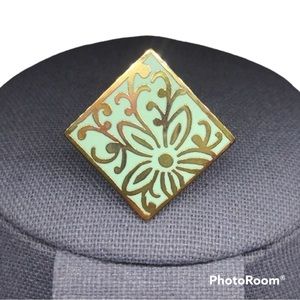 Mint Green Floral Enamel Goldtone Fashion Ring Size 8 EUC Like New